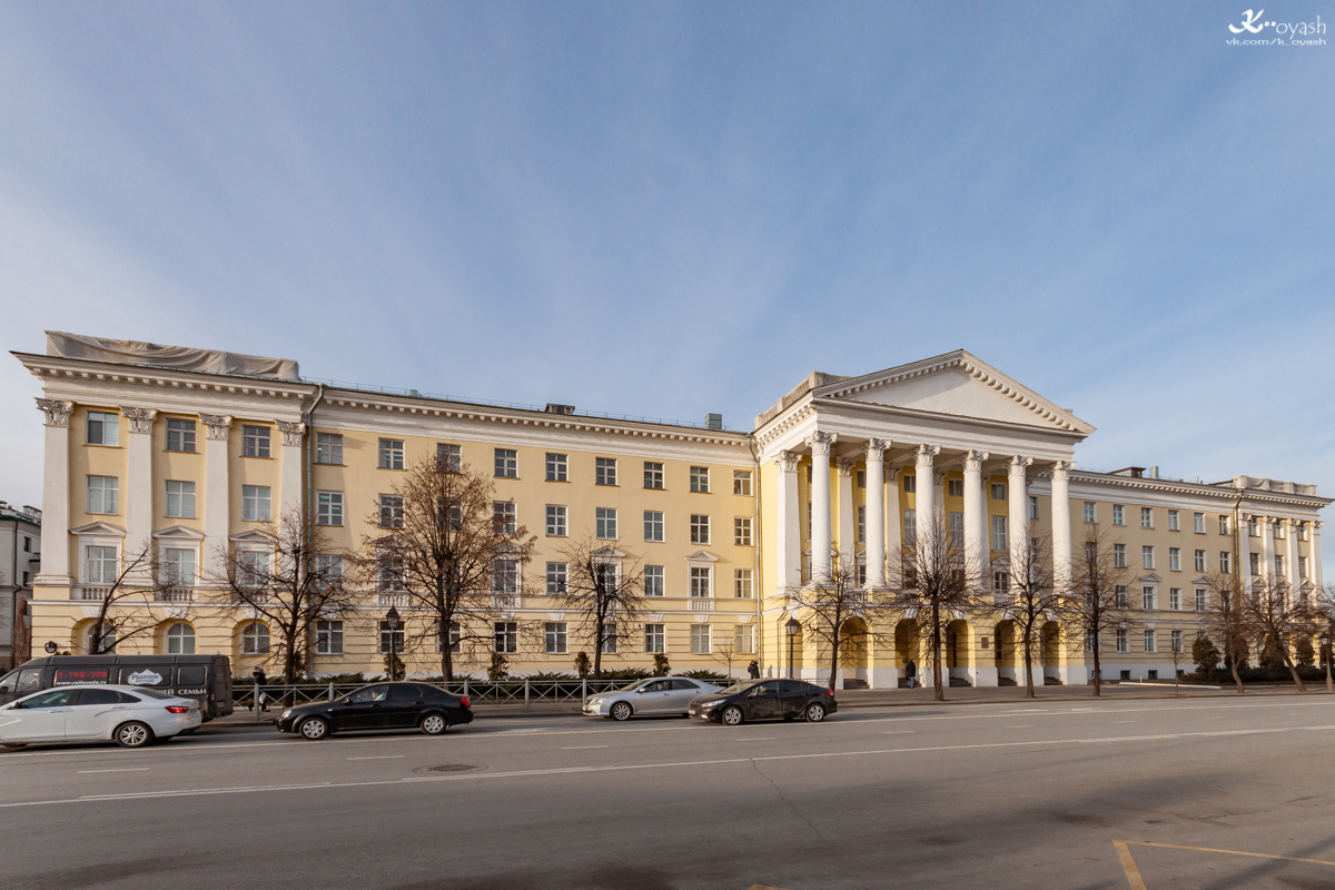 Казань, Кремлёвская улица, 29 / Улица Лобачевского, 1