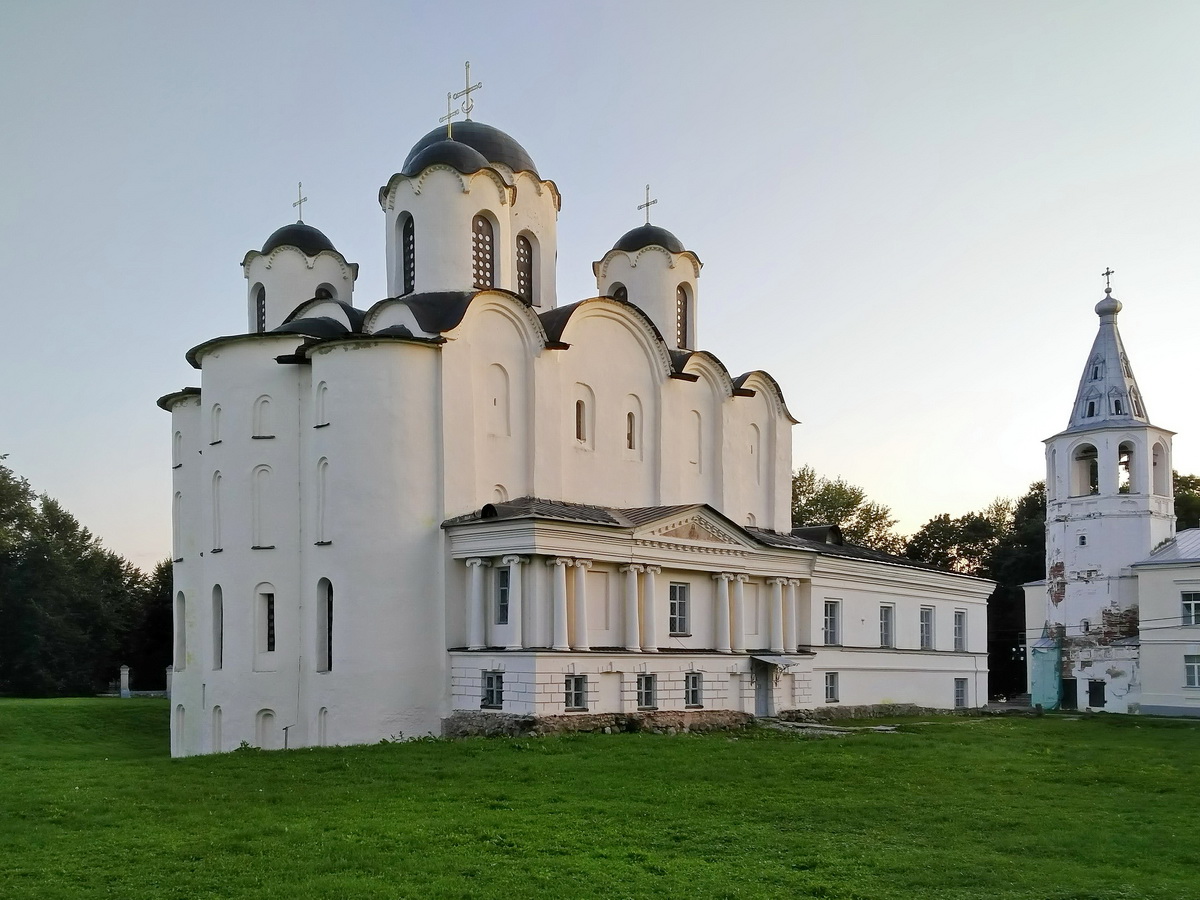 Великий Новгород, Никольская улица, 3Б; Никольская улица, 1 (Колокольня)