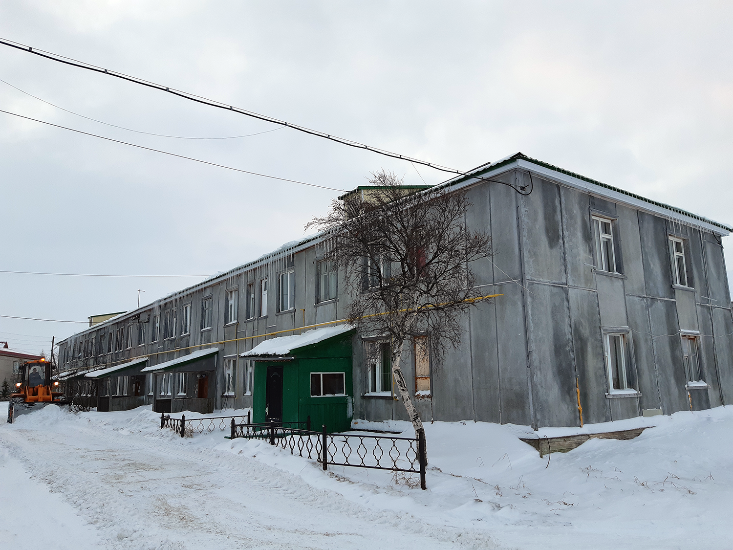 Искателей, Улица Нефтяников, 18