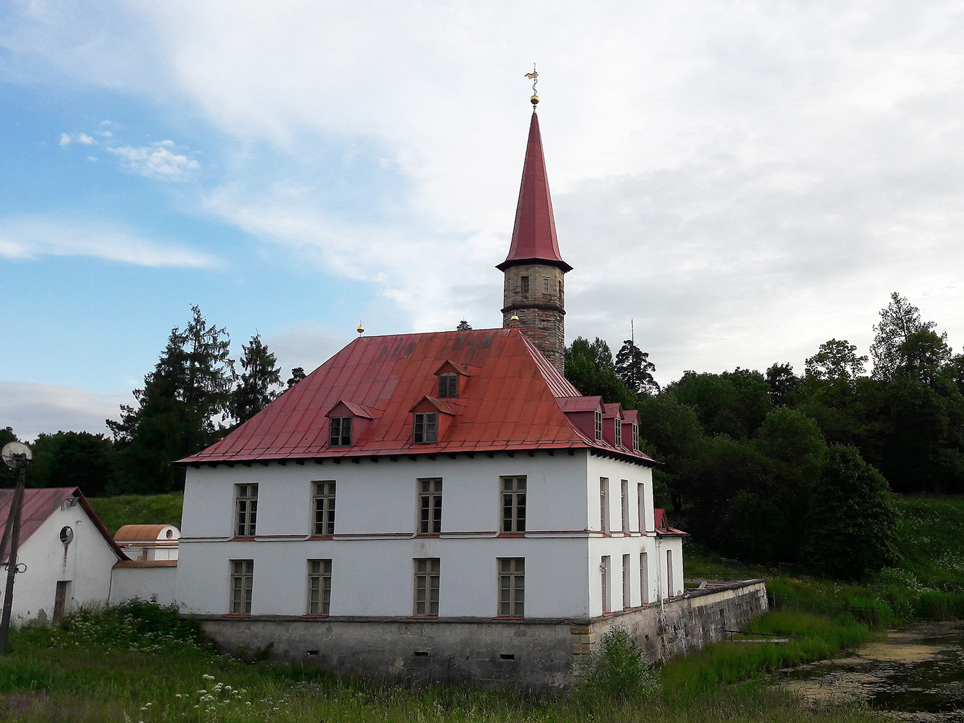 Гатчина, Улица Чкалова, 22А (Приоратский парк)