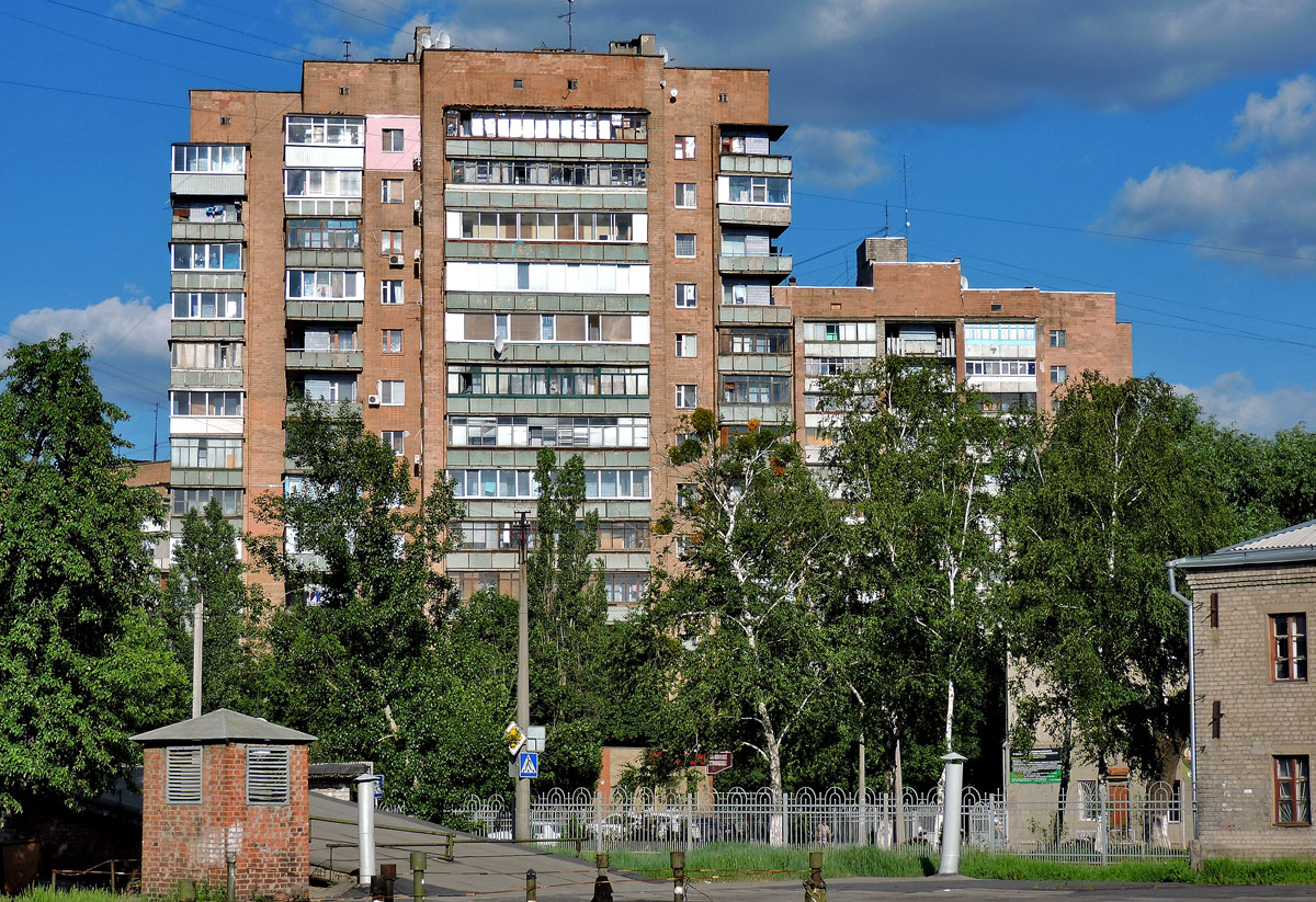 Харьков, Гольдберговская улица, 11; Проспект Гагарина, 40