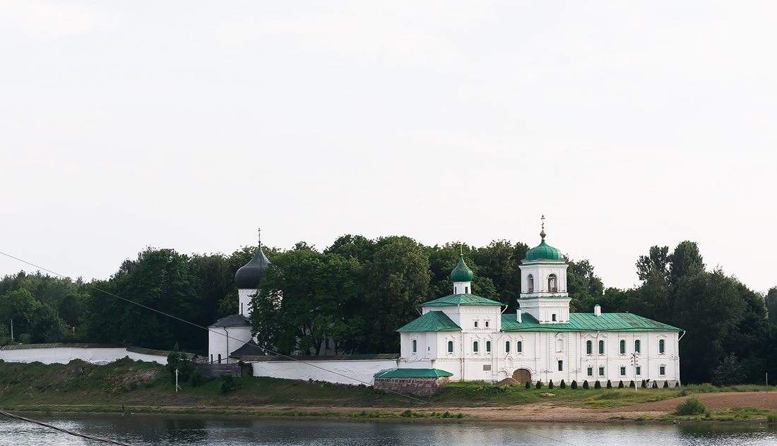 Псков, Мирожская набережная, 2; Мирожская набережная, 1
