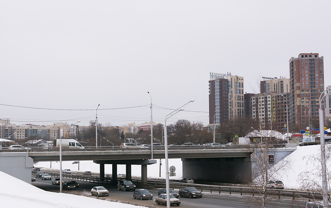 Уфа, Улица Мингажева, Трамвайный мост; Коммунистическая улица, 109/1 стр; Коммунистическая улица, 107