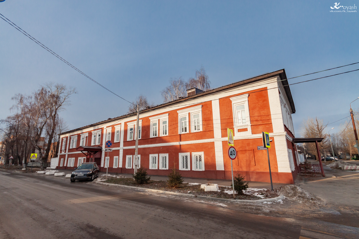 Казань, Улица Красного Химика, 16 / Кызыл Армейская улица, 8