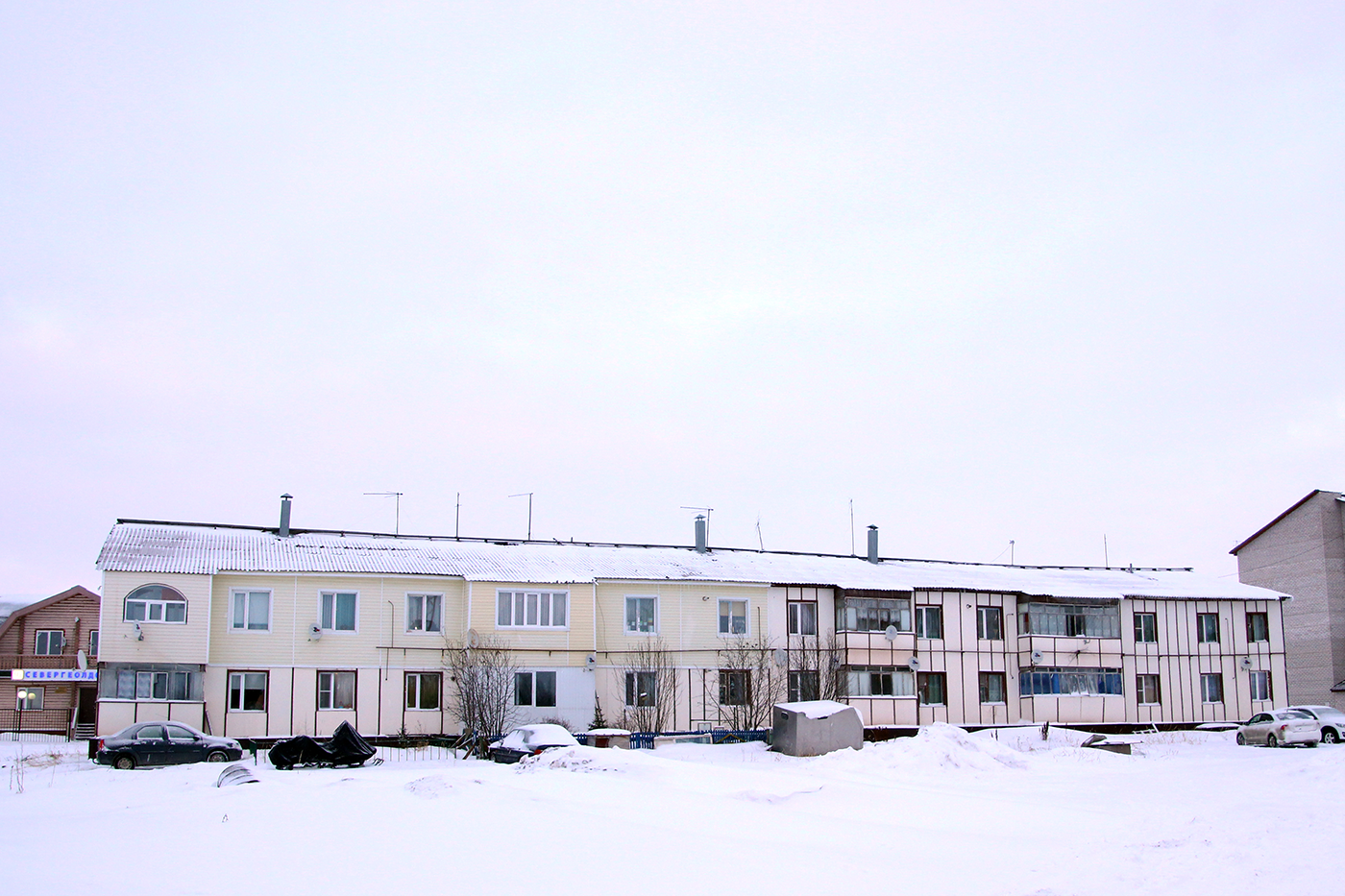 Искателей, Улица Россихина, 10