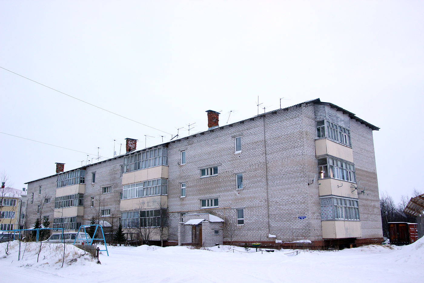 Искателей, Улица Россихина, 12
