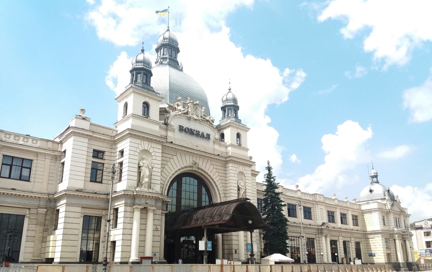 Львов, Дворцовая площадь, 1