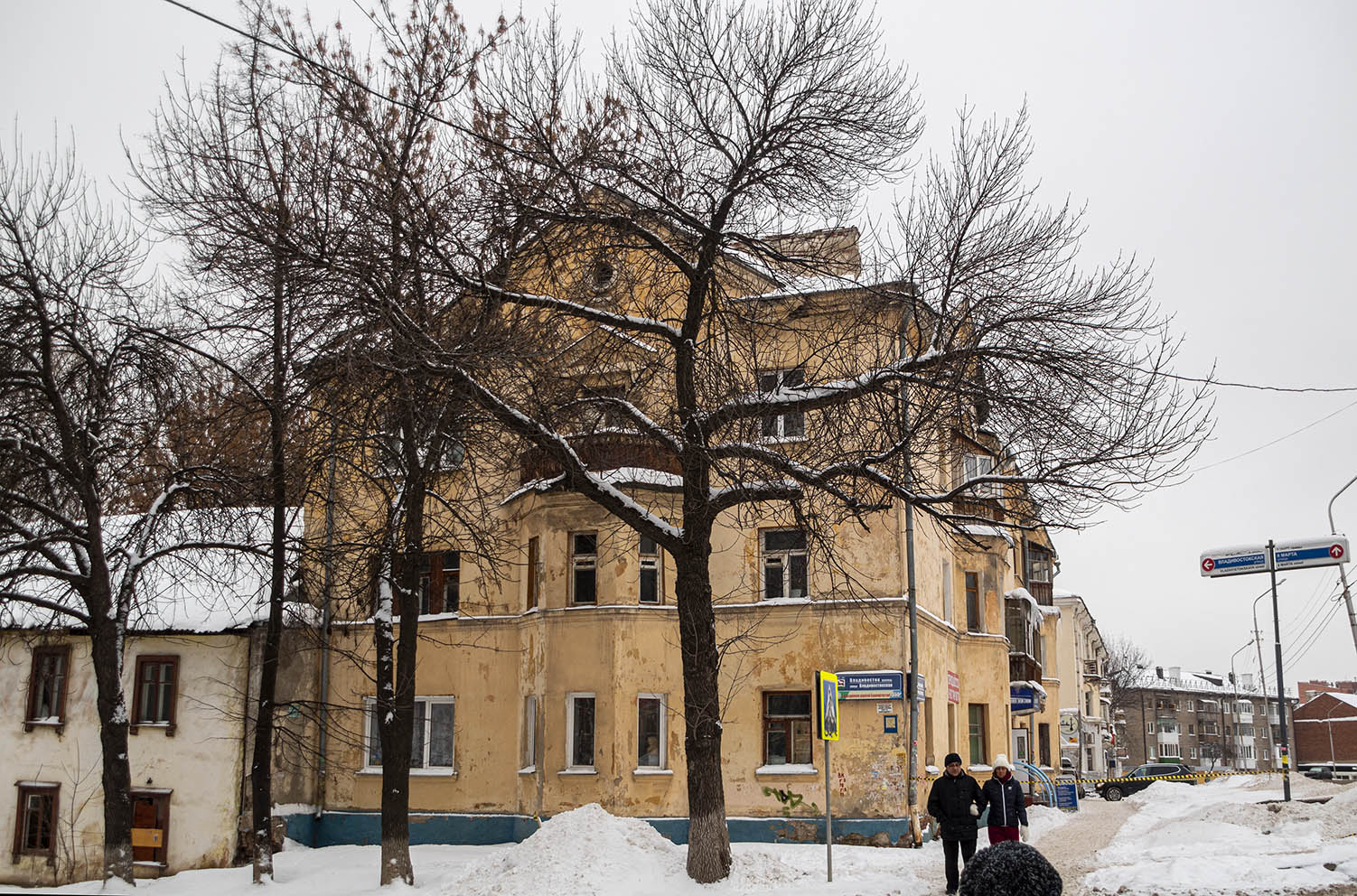 Уфа, Улица 8 Марта, 30 / Владивостокская улица, 27