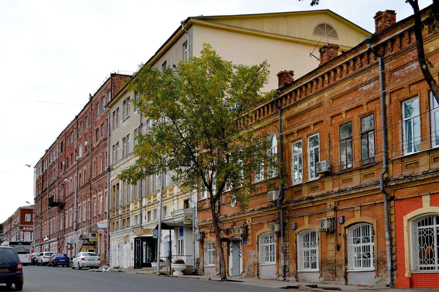 Самара, Галактионовская улица, 39 / Улица Высоцкого, 8; Улица Высоцкого, 10