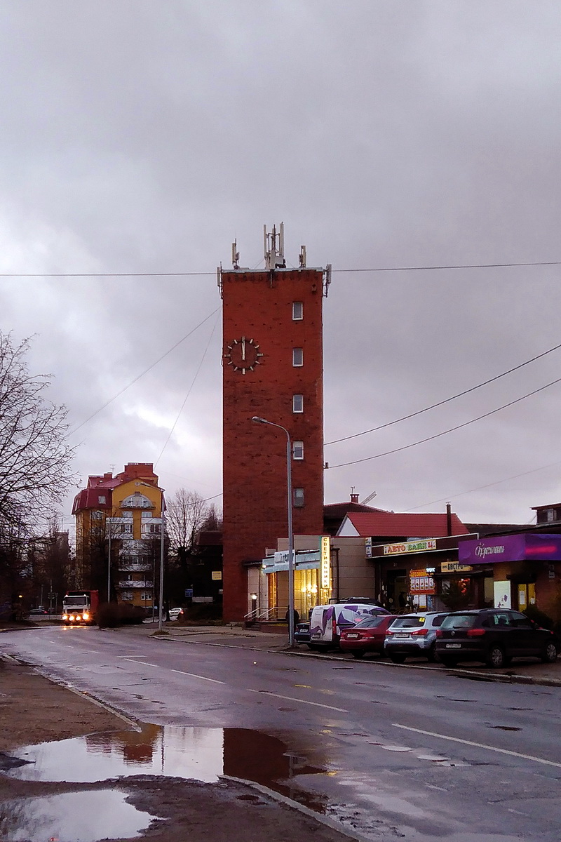 Калининград, Улица Лейтенанта Яналова, 5А; Улица Лейтенанта Яналова, 2А