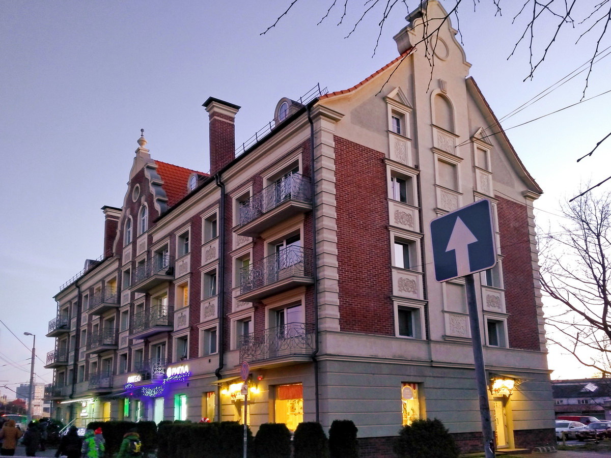 Калининград, Ленинский проспект, 2-4