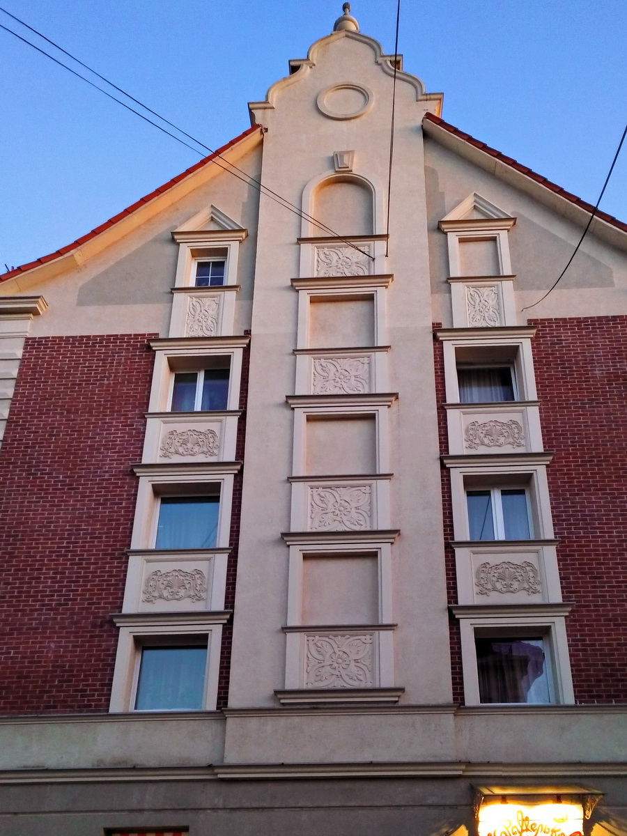 Калининград, Ленинский проспект, 2-4