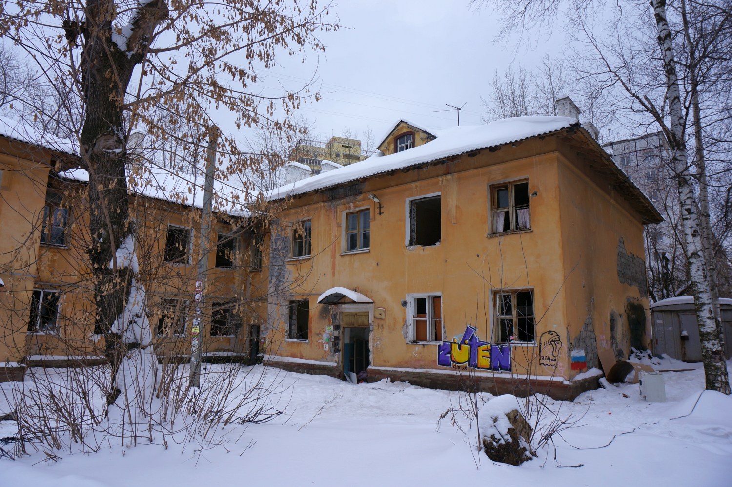 Пермь, Улица Василия Каменского, 11 / Улица Папанинцев, 18