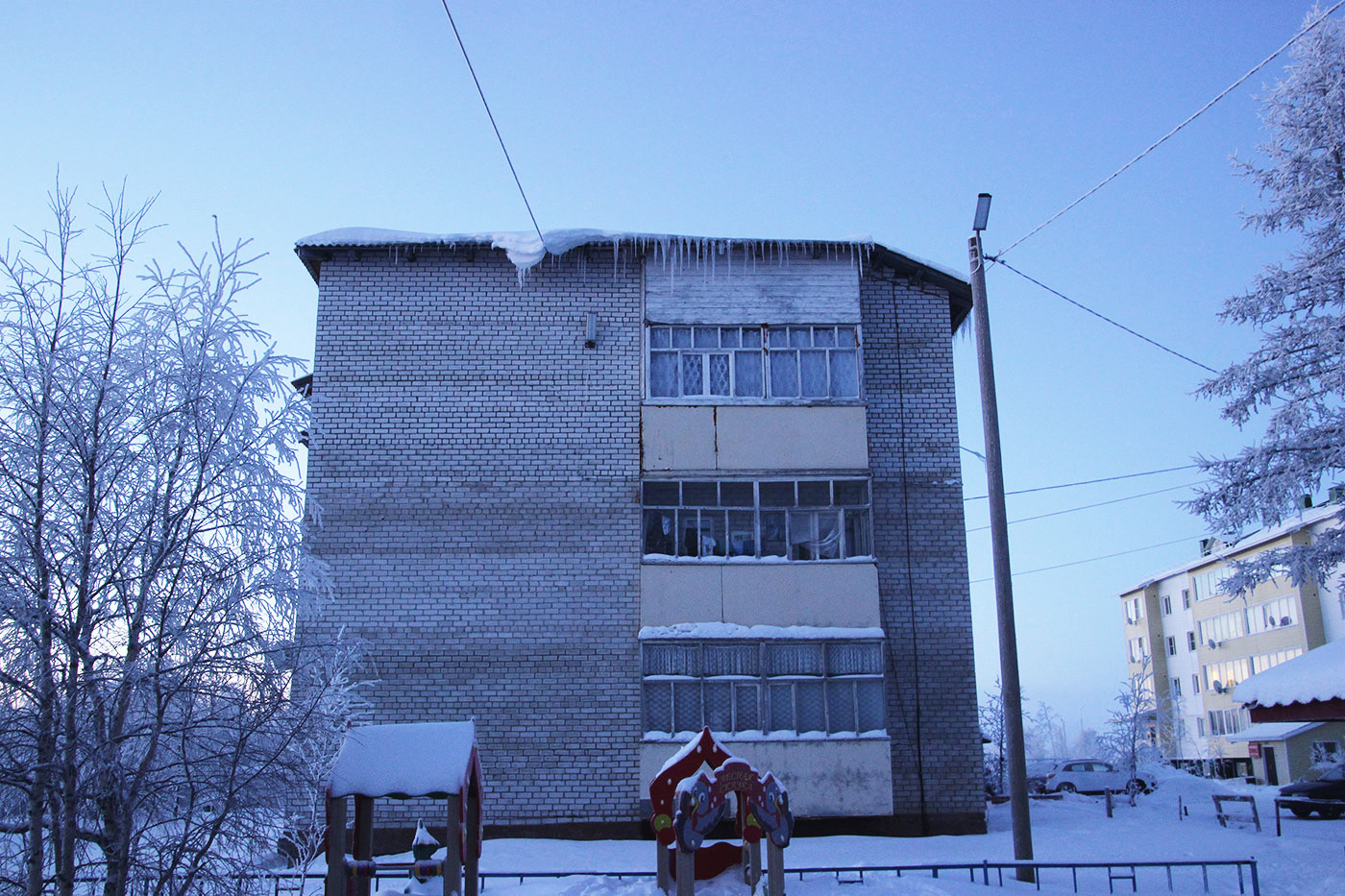 Искателей, Улица Россихина, 12