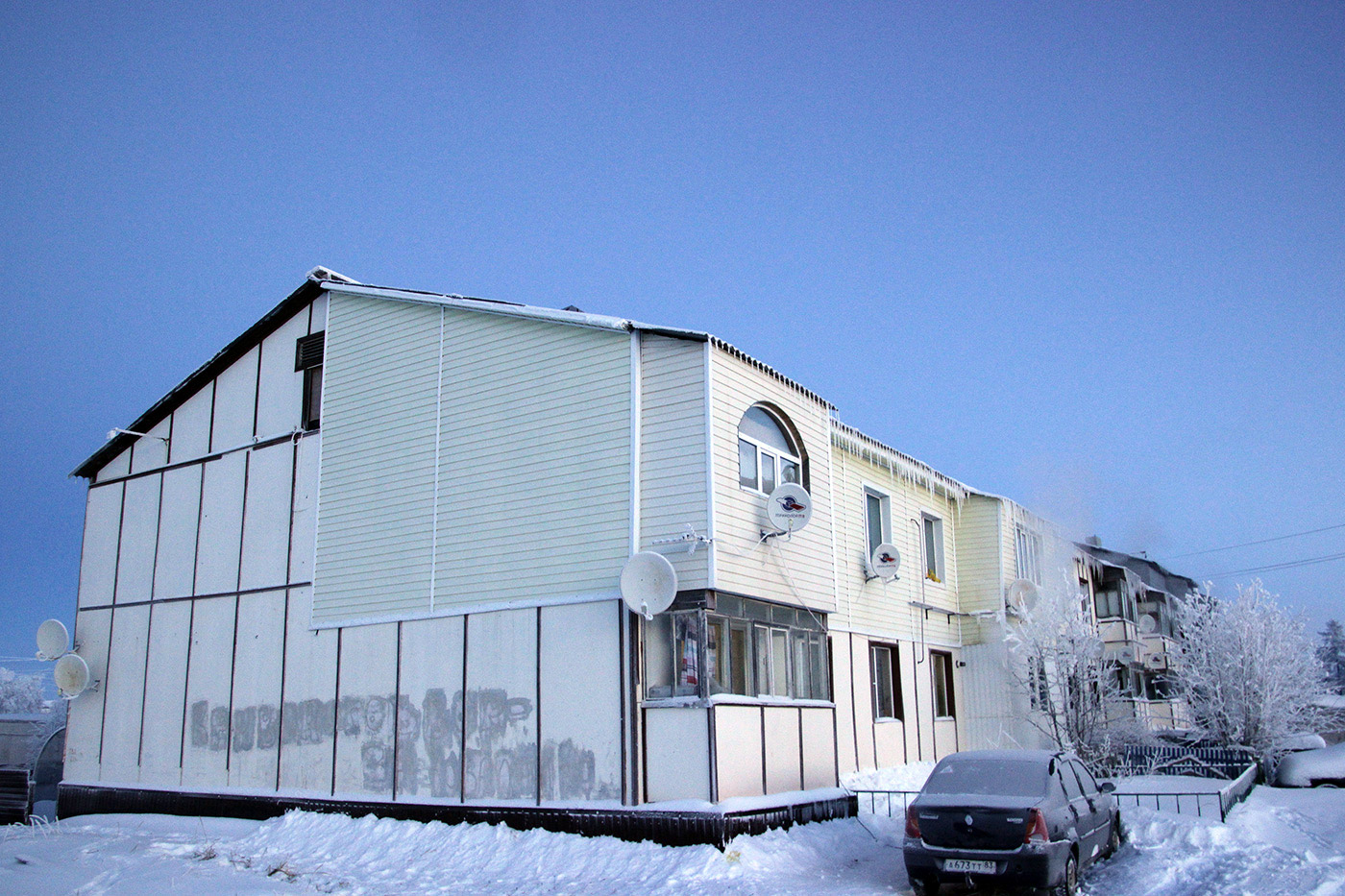 Искателей, Улица Россихина, 10