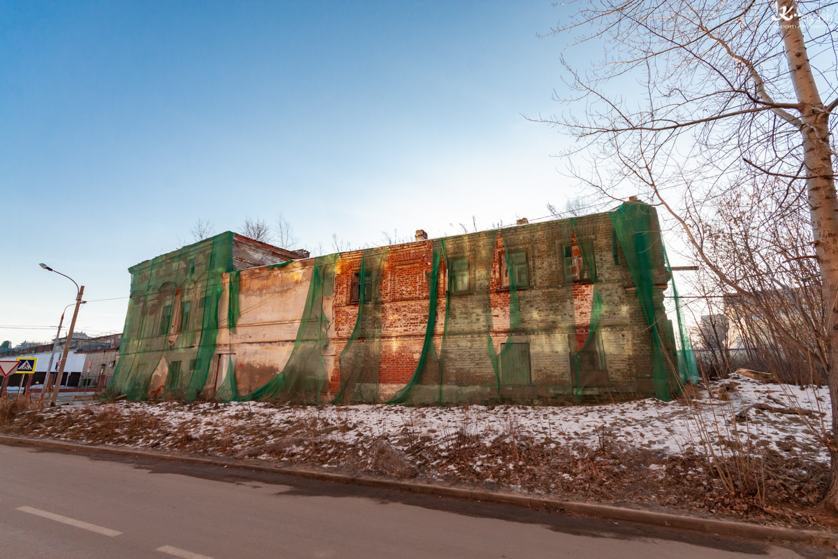 Казань, Улица Япеева, 17 / Нагорная улица, 10