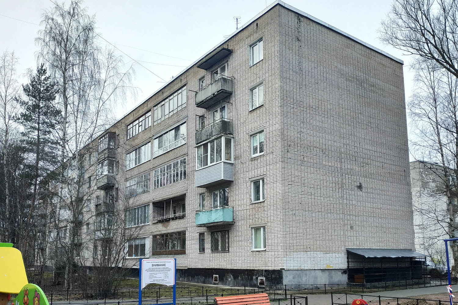 Красный Бор, Комсомольская улица, 14