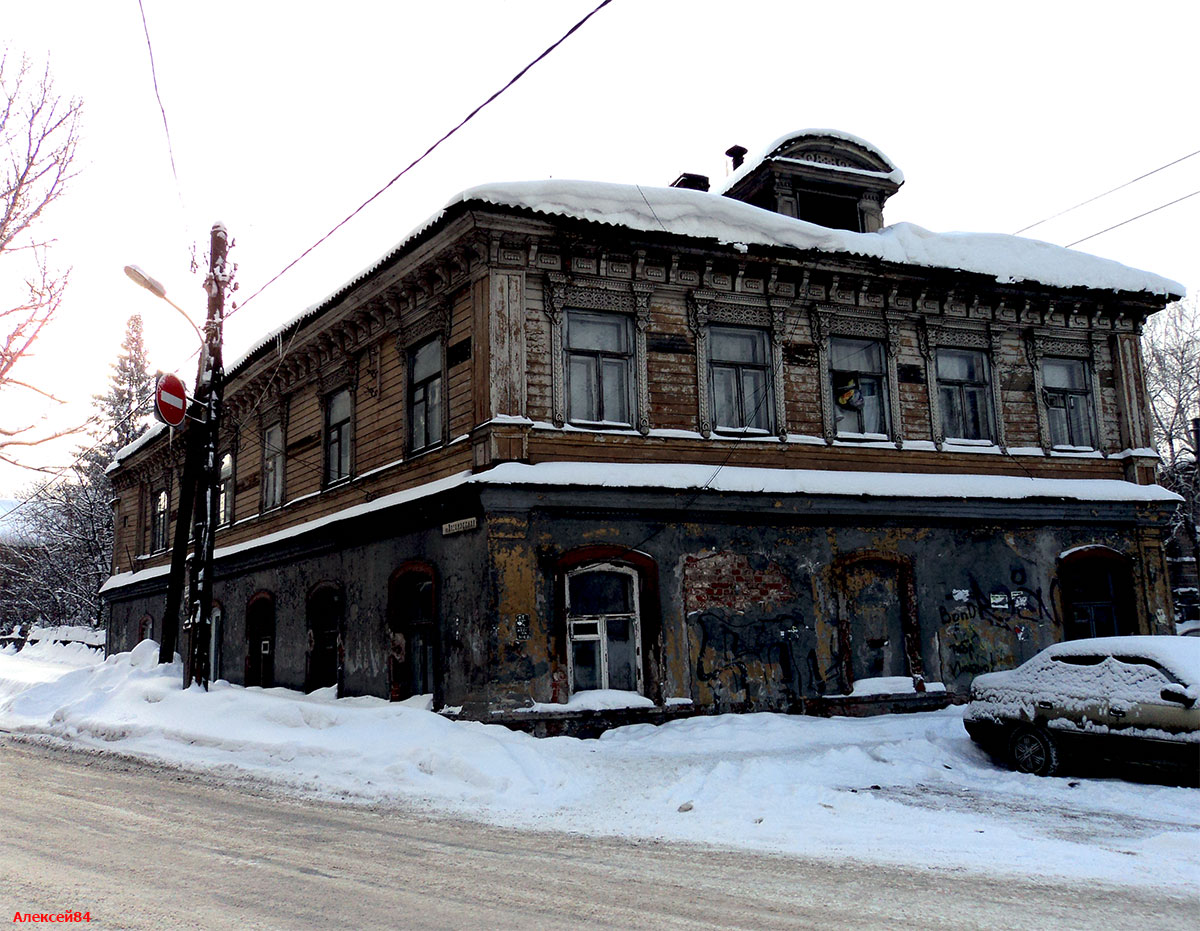 Nizhny Novgorod, Арзамасская улица, 2 / Ильинская улица, 140
