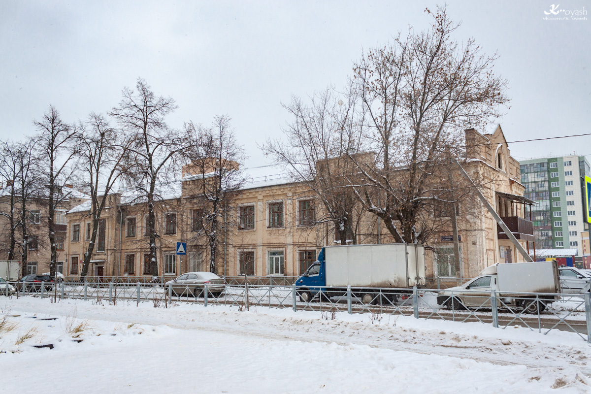 Казань, Улица Чапаева, 8 / Дунайская улица, 12