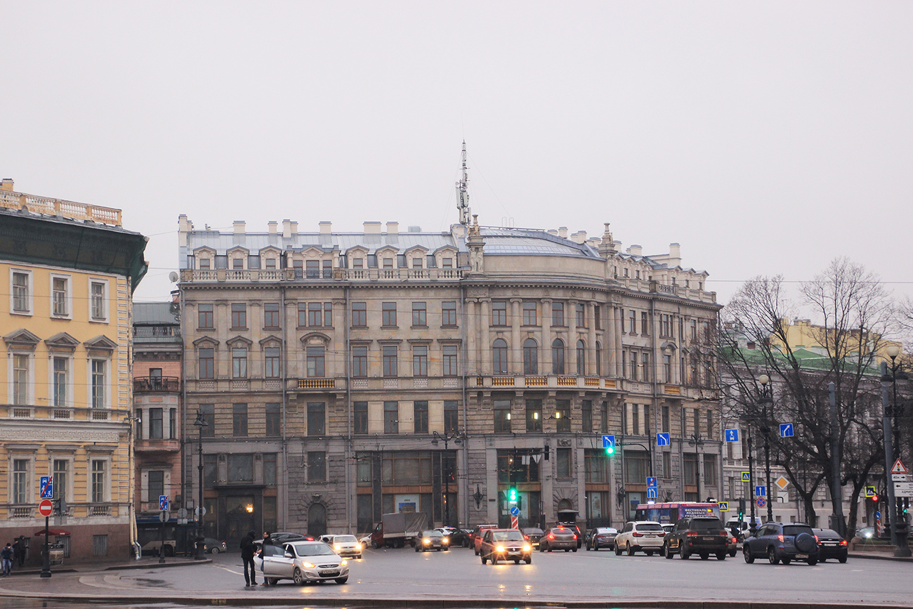 Peterburi, Невский проспект, 1 / Адмиралтейский проспект, 4