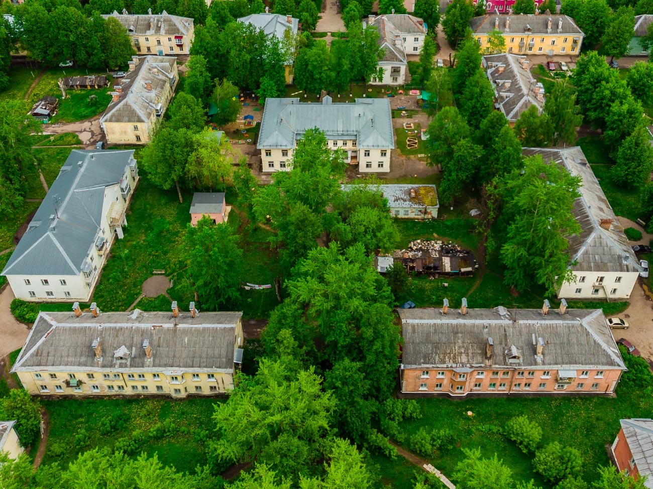 Глазов, Улица Мира, 17; Улица Мира, 15А; Школьная улица, 10А; Школьная улица, 10; Школьная улица, 12; Школьная улица, 12А; Школьная улица, 14; Школьная улица, 16; Школьная улица, 16А; Улица Мира, 21А; Улица Мира, 19