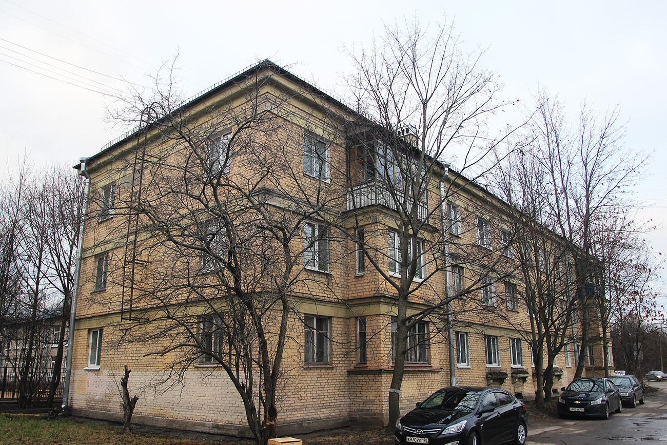 Колпiна, Павловская улица, 2 / Площадь Коммуны, 1