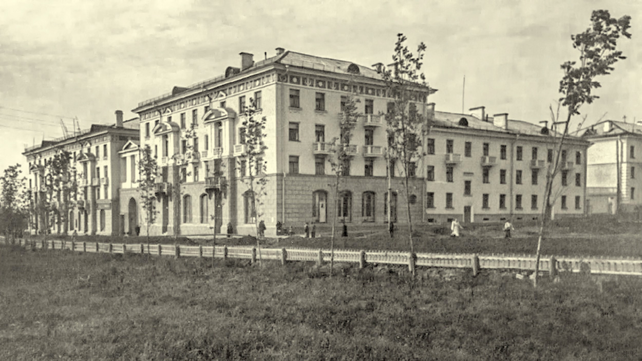 Уфа, Архитектурная улица, 20 / Улица Победы, 17; Первомайская улица, 39 / Улица Победы, 15; Архитектурная улица, 18