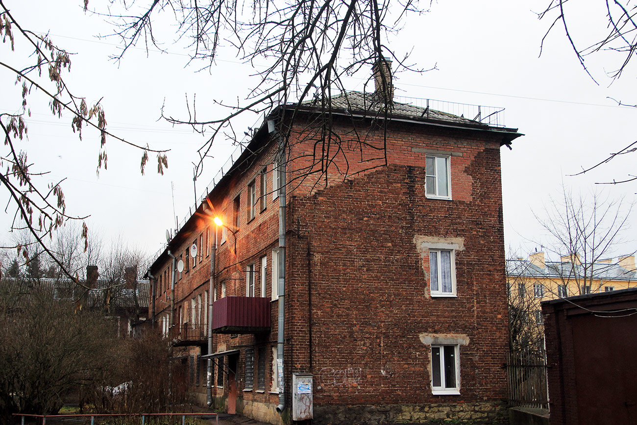 Гатчина, Улица Нестерова, 6 / Улица Григорина, 8