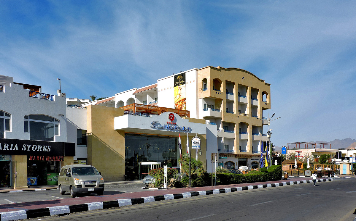 Шарм-эш-Шейх, Naama Bay, Al Sultan Qabous-Mashaba, Tropitel Naama Bay 5*