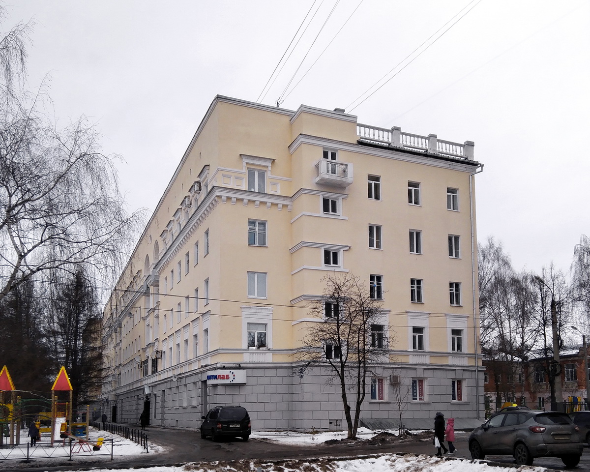 Yaroslavl, Проспект Ленина, 11 / Советская улица, 74