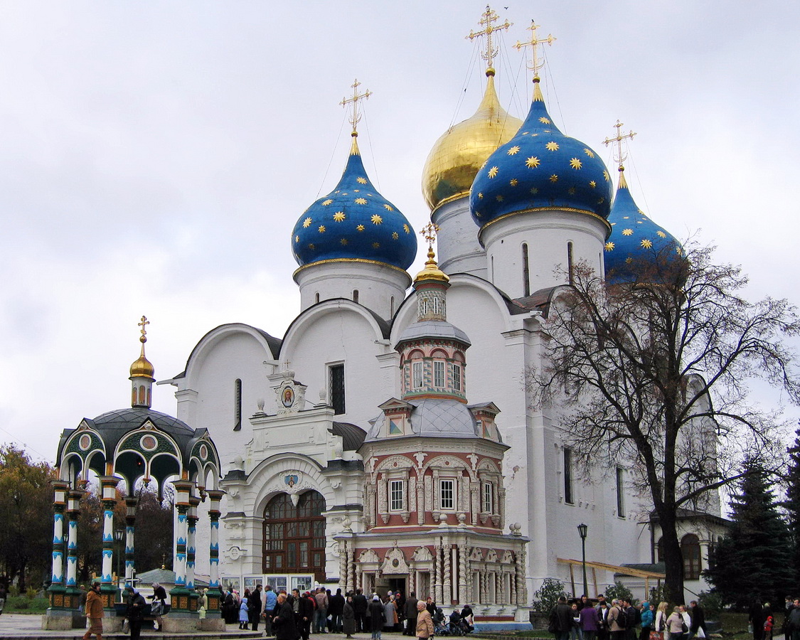 Сергиев Посад, Свято-Троицкая Сергиева лавра, Бассейн-фонтан; Свято-Троицкая Сергиева лавра, Успенский собор; Свято-Троицкая Сергиева лавра, Надкладезная часовня