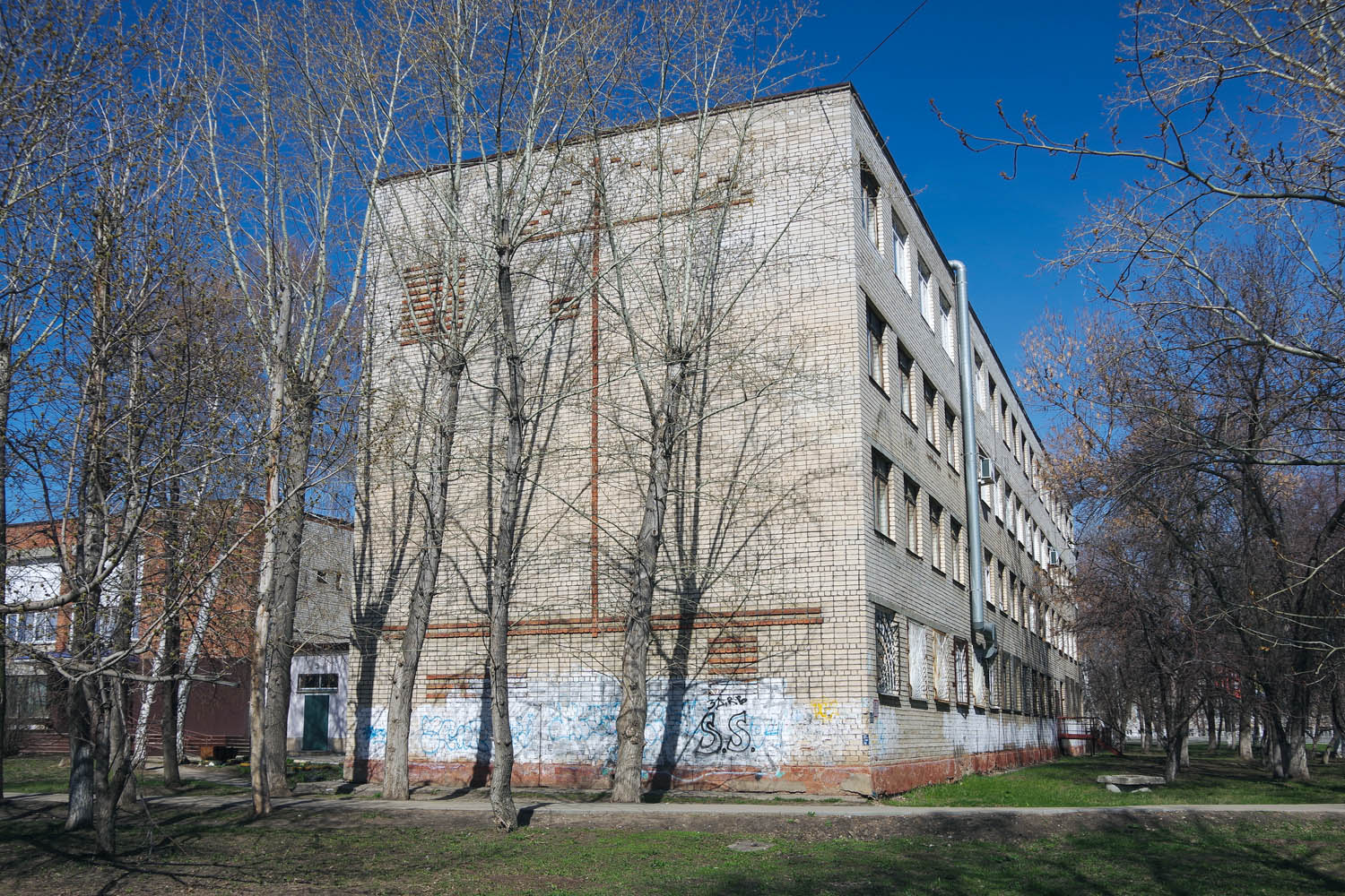 Novokuybyshevsk, Улица Кирова, 6
