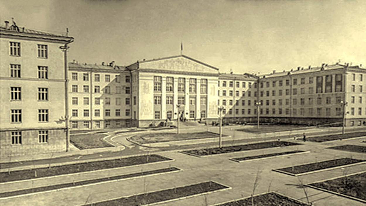 Уфа, Улица Космонавтов, 1 / Улица Комарова, 22