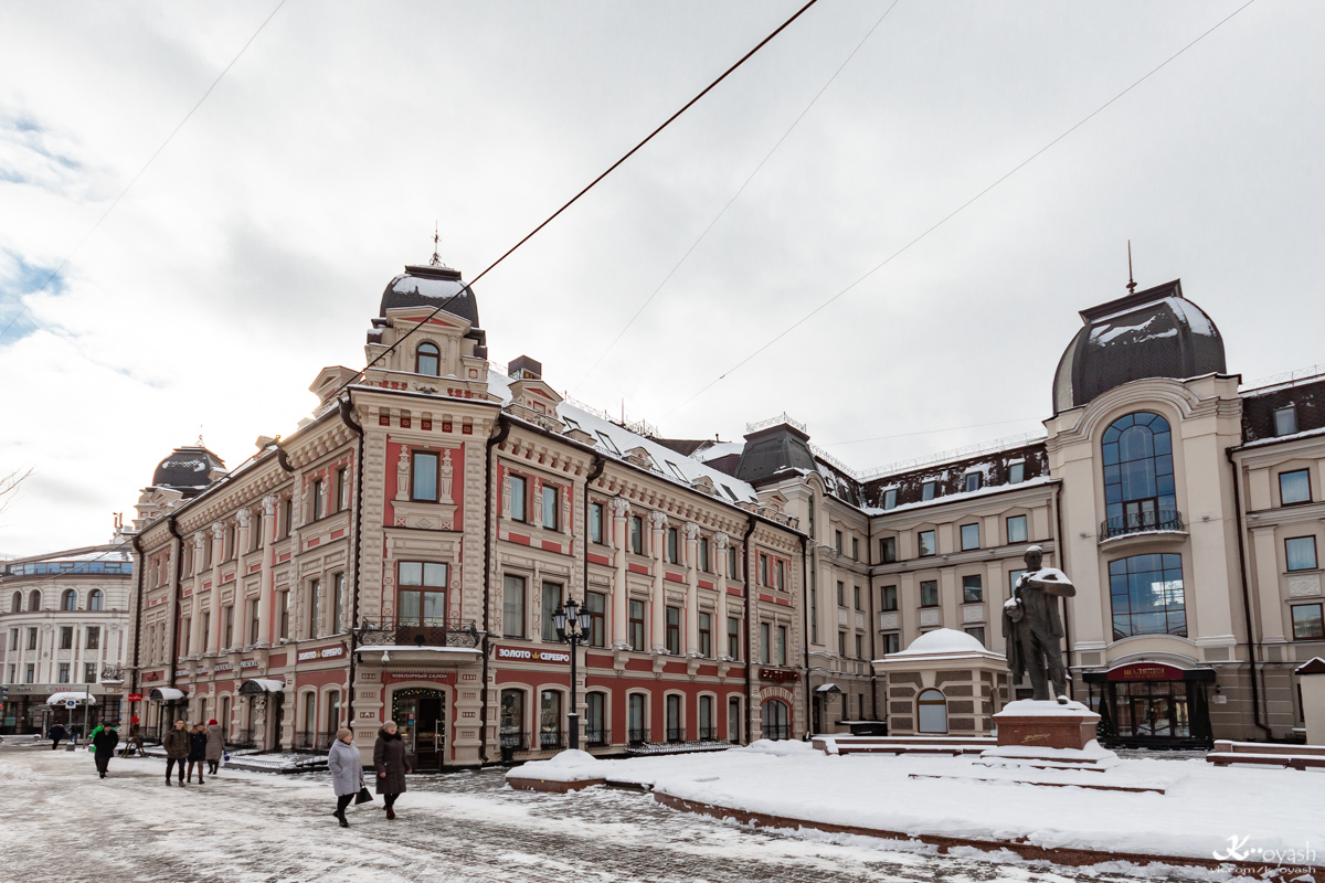 Казань, Улица Баумана, 80 / Университетская улица, 7