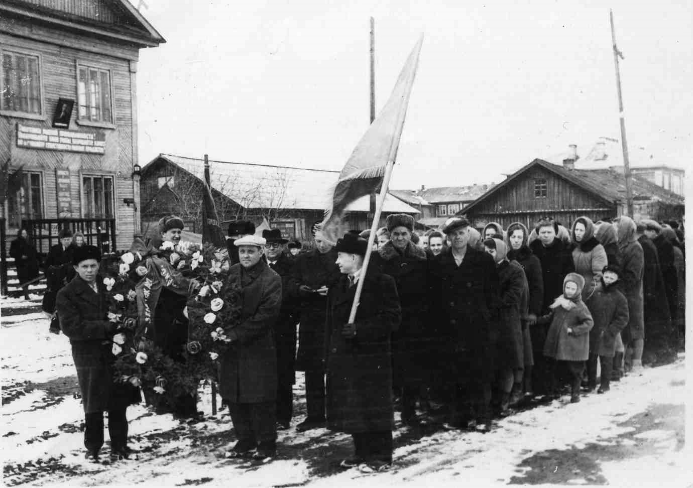 Нарьян-Мар, Улица Смидовича, 2 / Улица Хатанзейского, 14; Улица Хатанзейского, 11