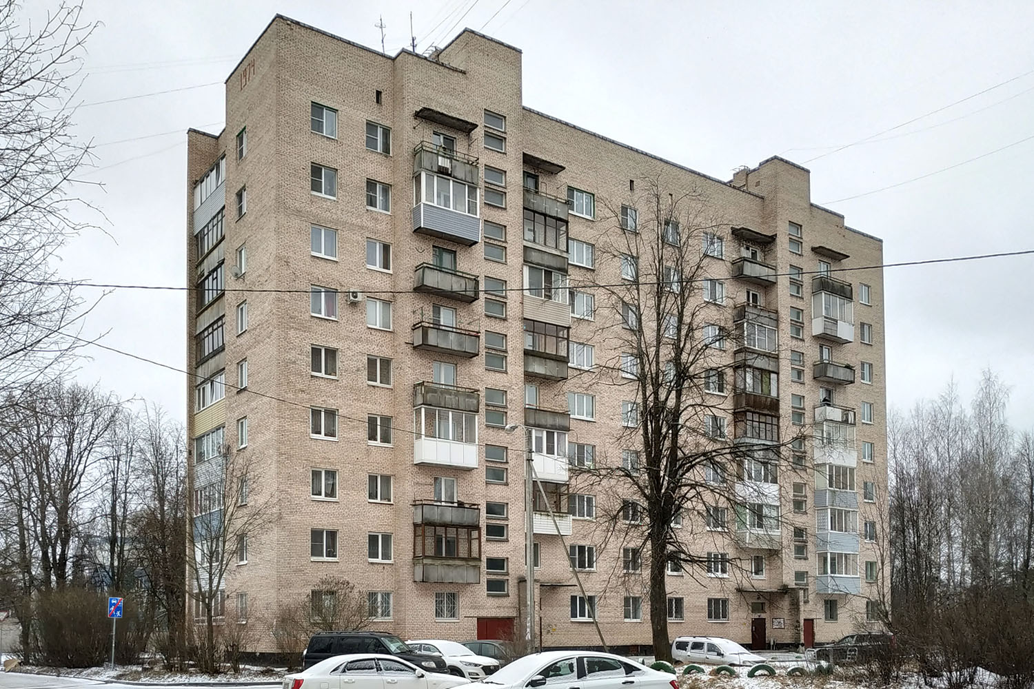 Кузьмоловский, Улица Строителей, 1