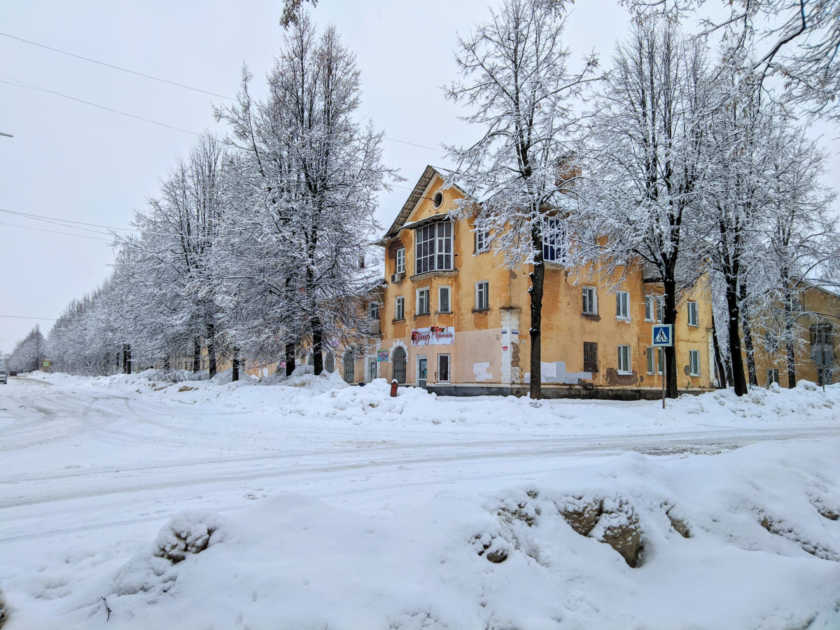 Глазов, Школьная улица, 2 / Улица Белинского, 8