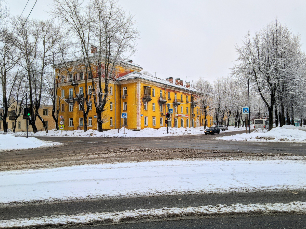 Глазов, Советская улица, 1