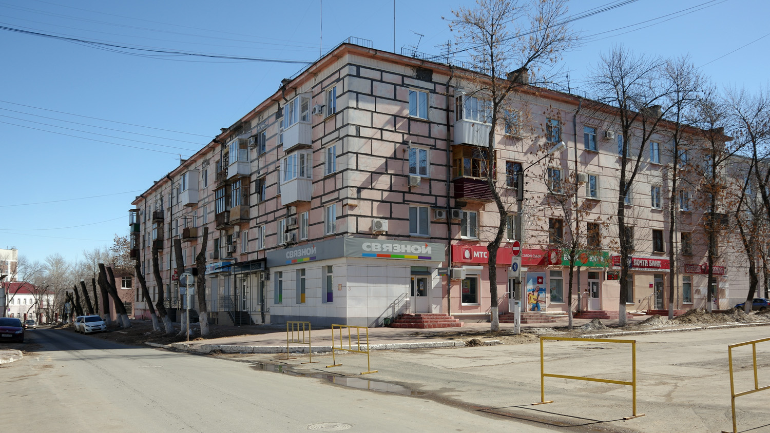 Novokuybyshevsk, Улица Миронова, 3 / Улица Фрунзе, 19