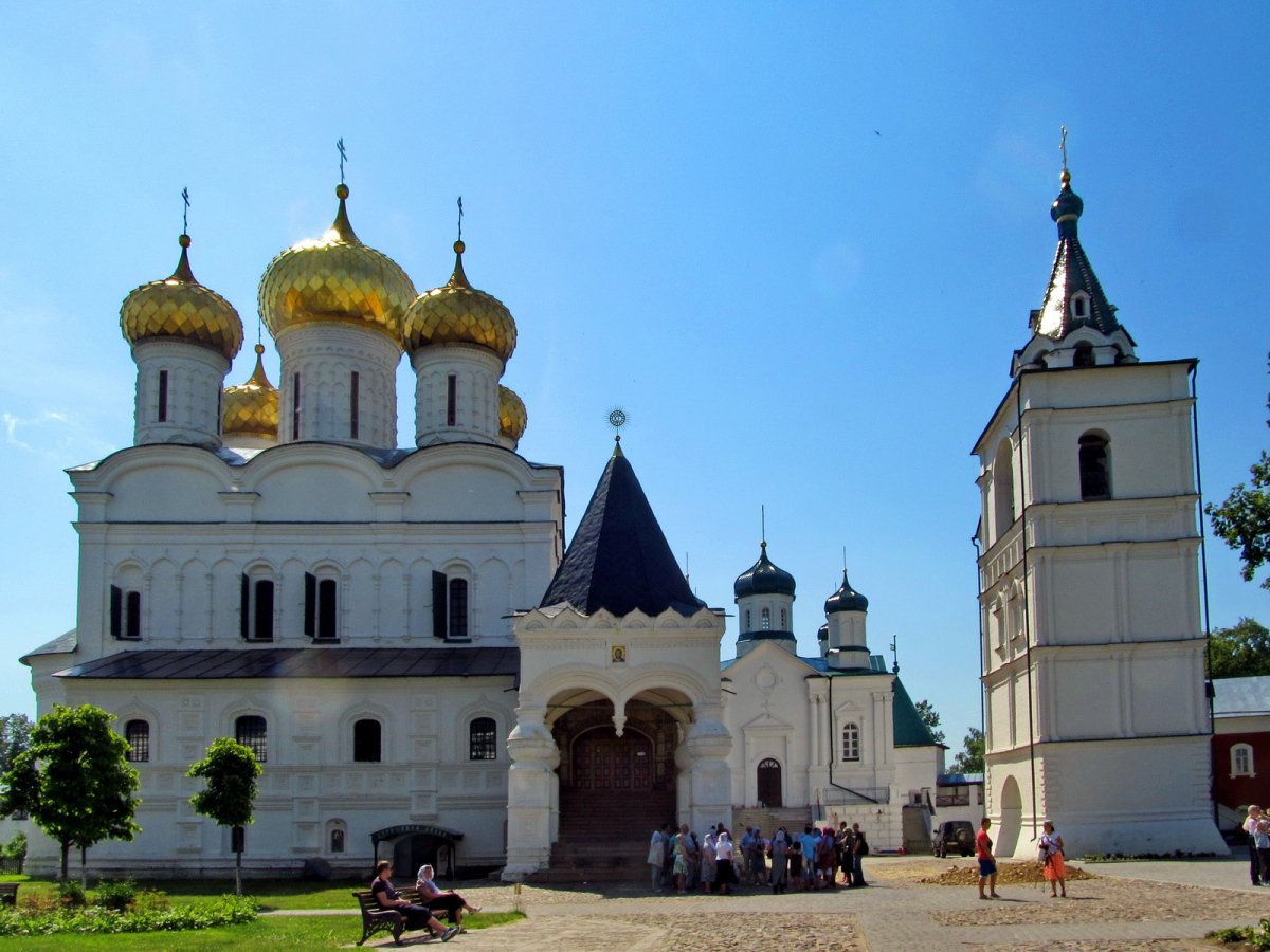 Кострома, Улица Просвещения, 1 (Троицкий собор); Улица Просвещения, 1 (Богородицкий собор); Улица Просвещения, 1 (звонница)