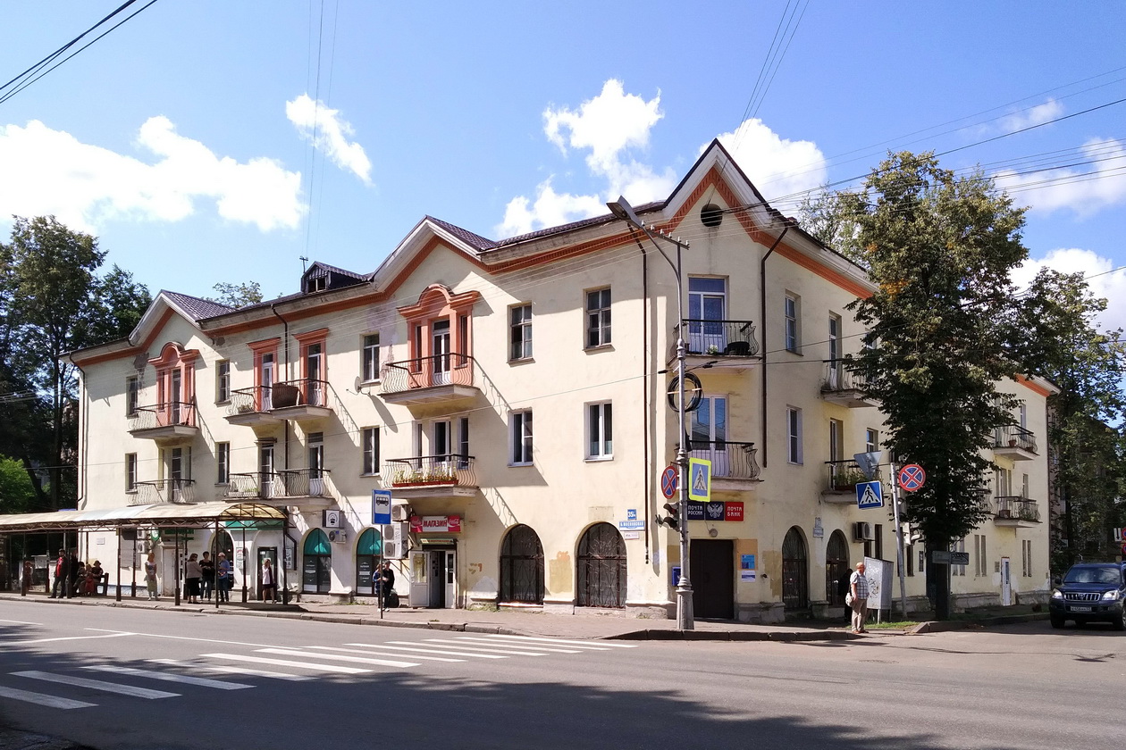 Великий Новгород, Большая Московская улица, 35 / Улица Черемнова-Конюхова, 10