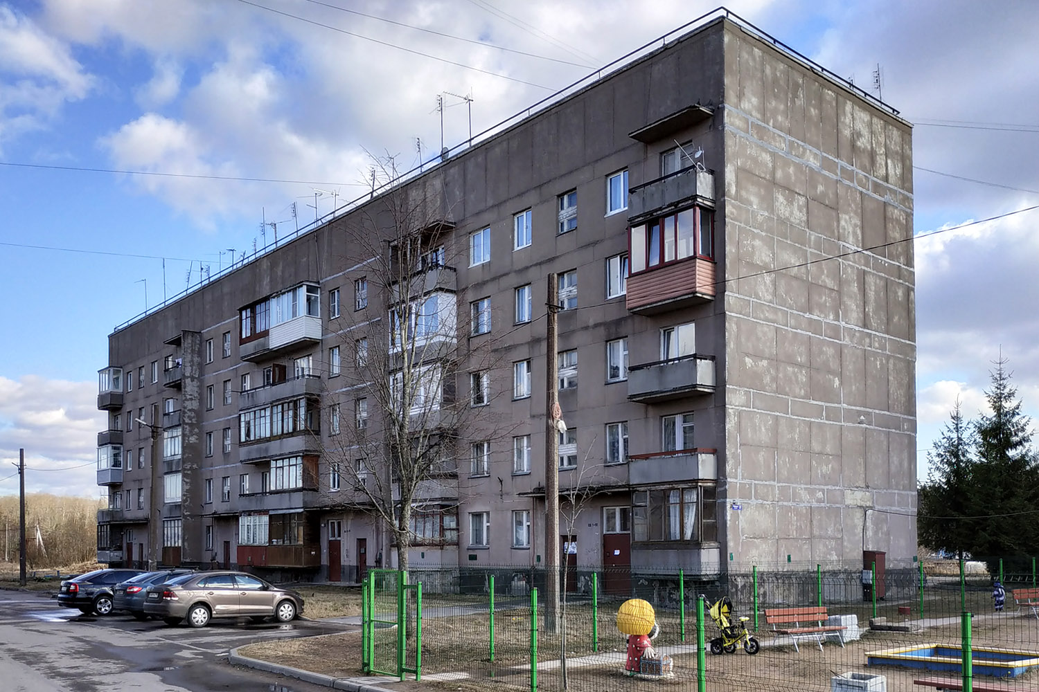 Гатчинский округ, прочие н. п., Семрино, Большой проспект, 8