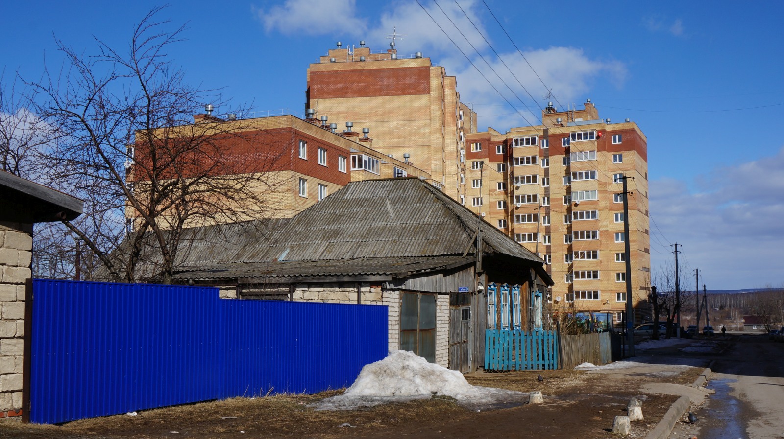 Пермский район, прочие н.п., С. Лобаново, Центральная улица, 14; С. Лобаново, Полевая улица, 6