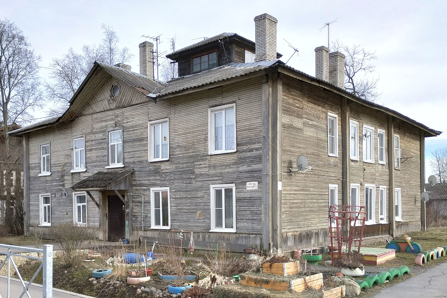 Форносово, Круговая улица, 30 / Павловское шоссе, 17