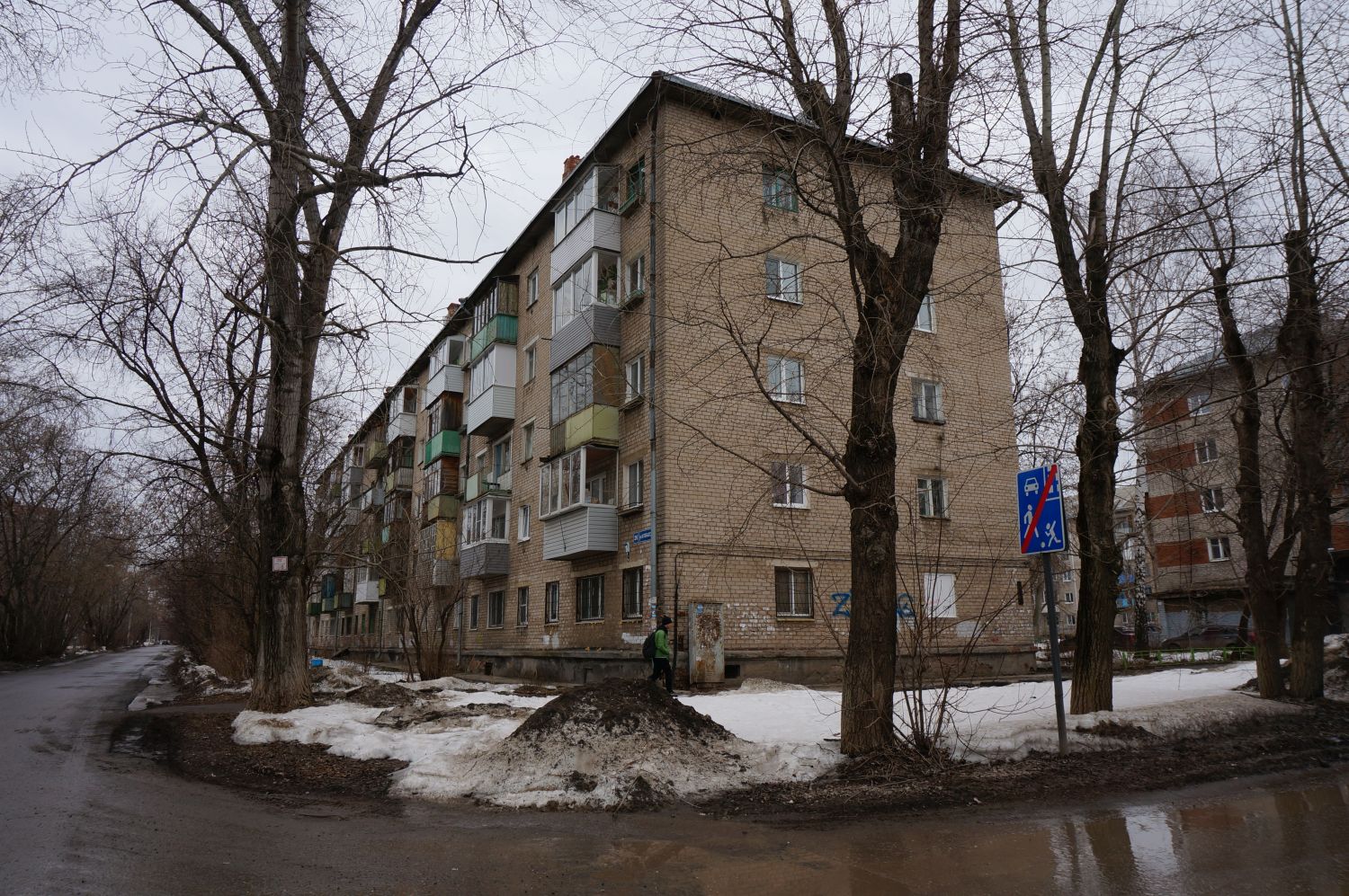 Пермь, Улица Анвара Гатауллина, 9​ / Кузбасская улица, 26