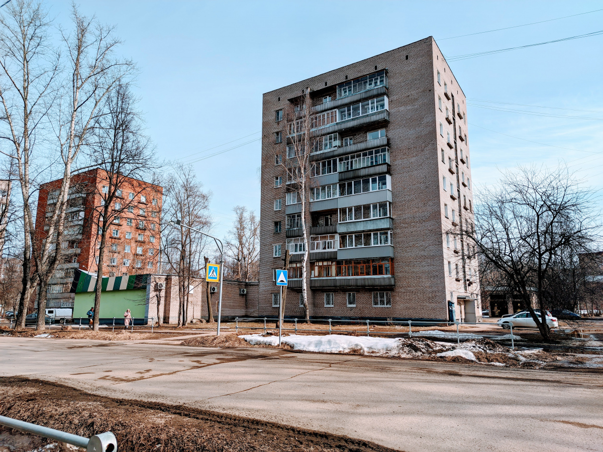 Глазов, Республиканская улица, 18; Республиканская улица, 19