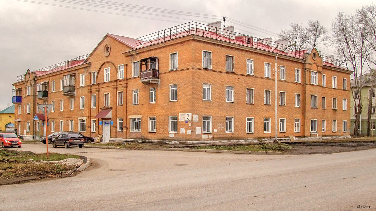 Стерлитамак, Улица Салавата Юлаева, 2 / Железнодорожная улица, 18