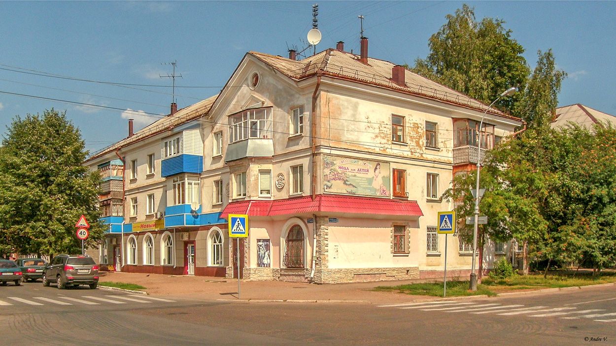 Салават, Улица Мажита Гафури, 2 / Улица Юрия Гагарина, 11
