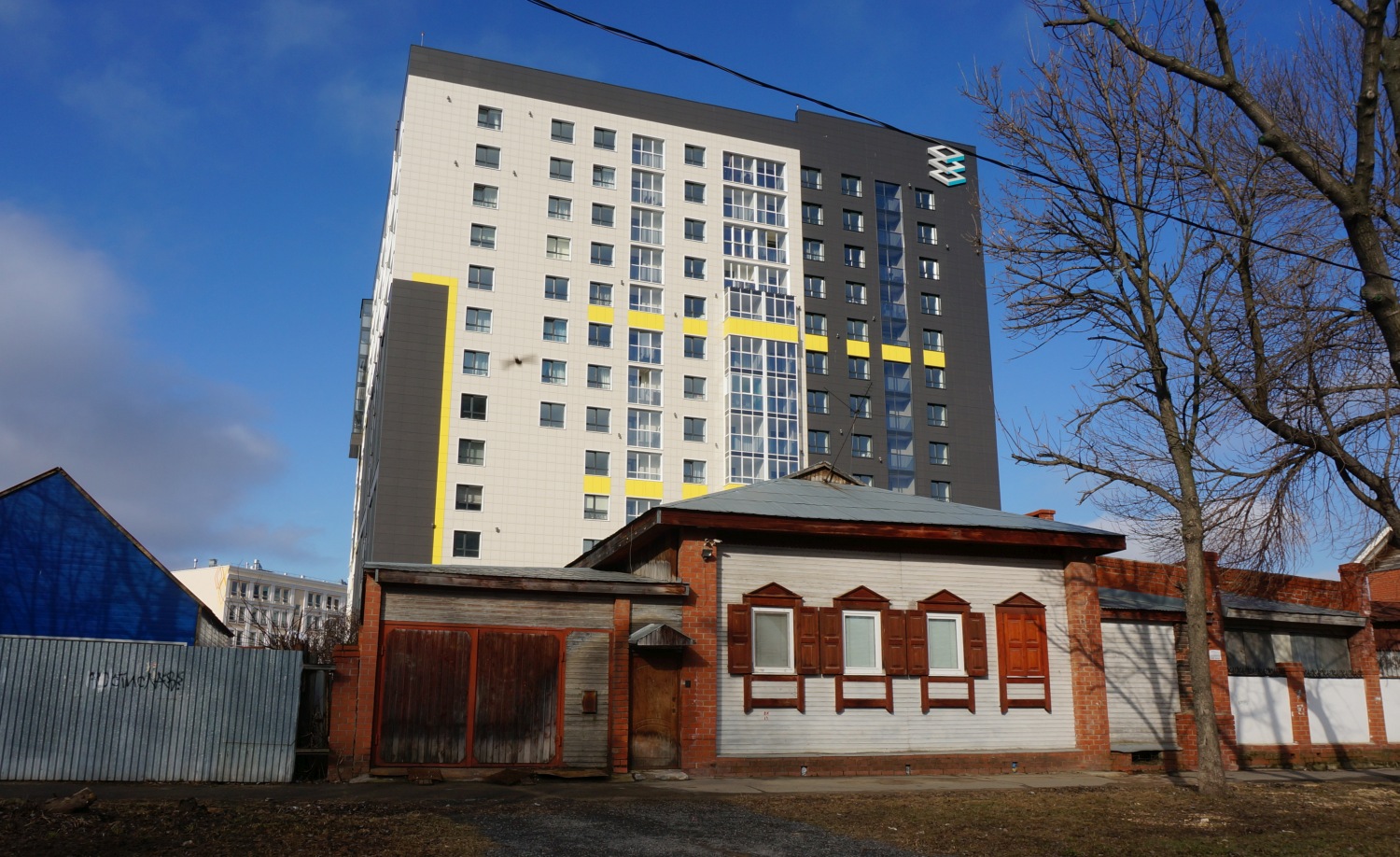 Пермь, Свердловская улица, 1А; Улица Окулова, 24