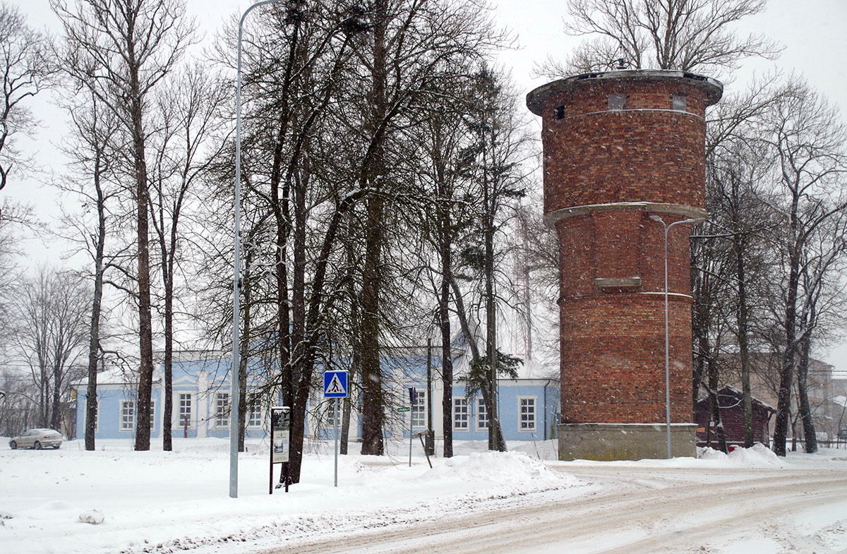 Йыгева, Raudtee väljak, 2; Raudtee väljak, 1